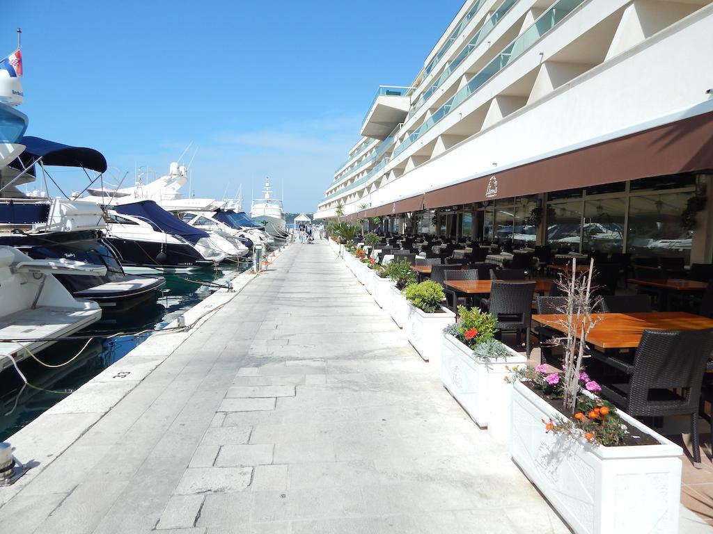 Sea Star Apartments Podstrana Bagian luar foto