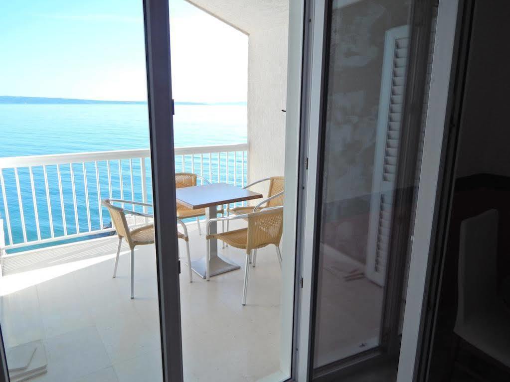 Sea Star Apartments Podstrana Bagian luar foto