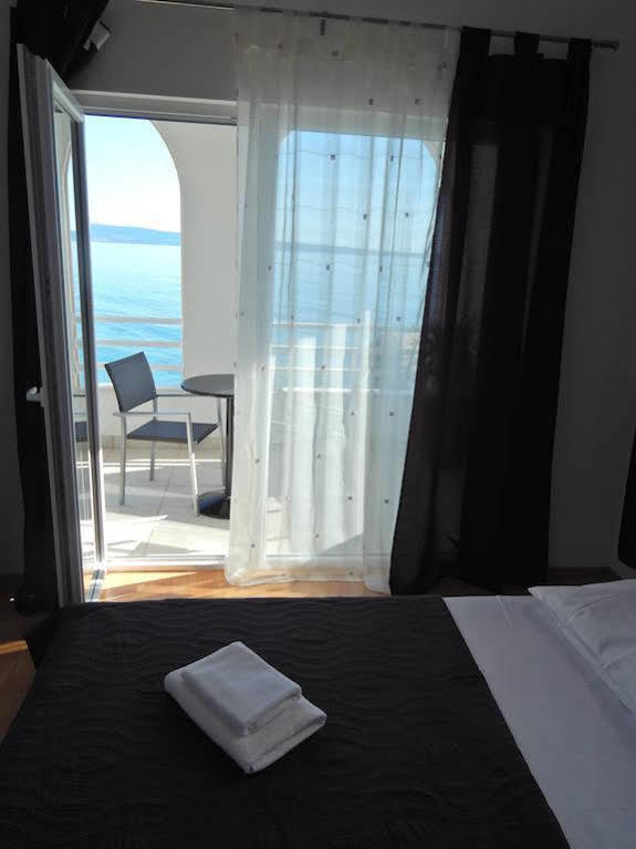 Sea Star Apartments Podstrana Bagian luar foto