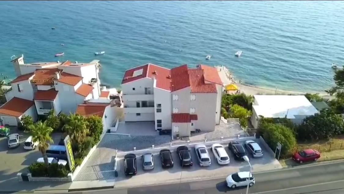 Sea Star Apartments Podstrana Bagian luar foto